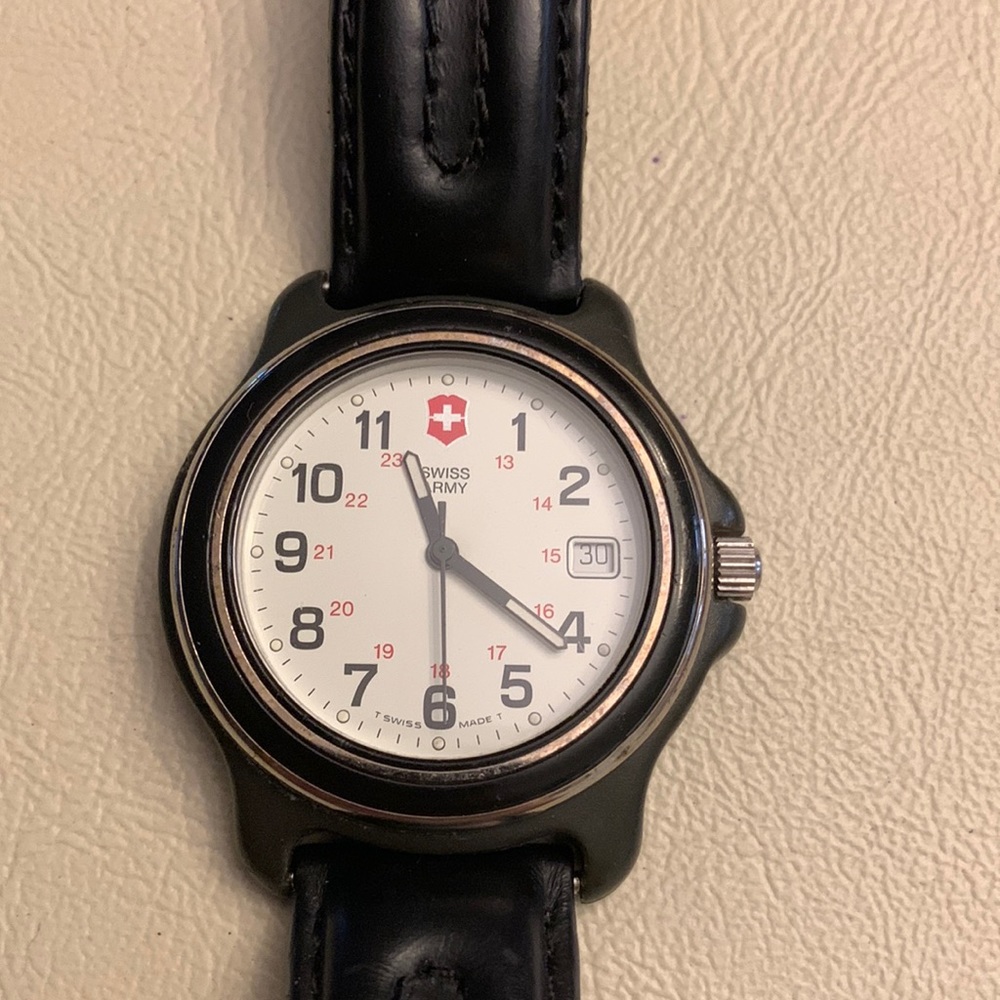 Swiss Army unisex watch. Black calfskin leather straps.